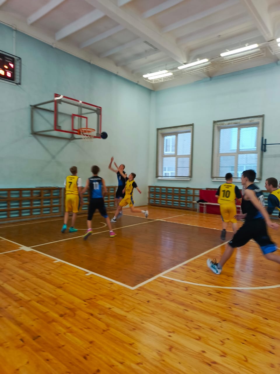 Школьная баскетбольная лига.