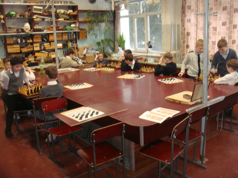 Проведение отборочных турниров по шахматам и шашкам