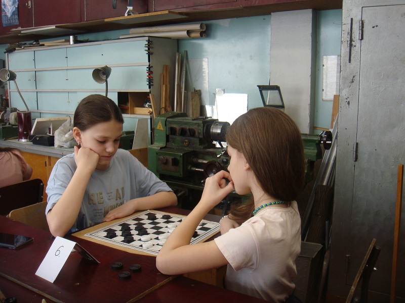 Первенство школы по русским шашкам среди девочек.