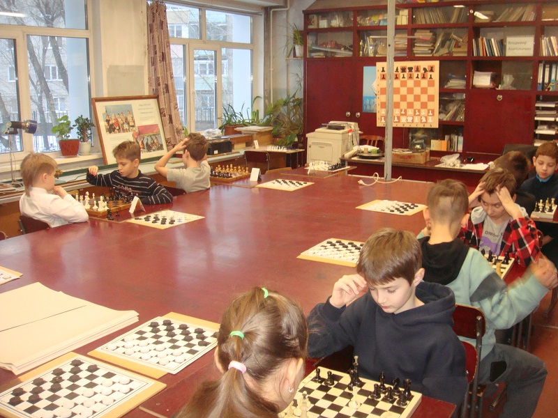 Шахматный турнир среди начальных классов.