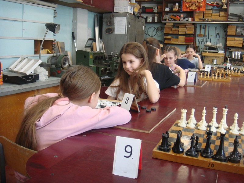 Первенство школы по русским шашкам среди девочек.
